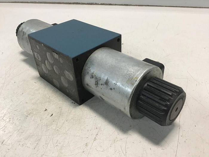 Used BOSCH Directional Valve 0 810 001 484 Used