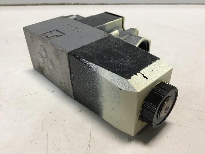 Used VICKERS Directional Control Valve DG4V32AMP7H750 Used