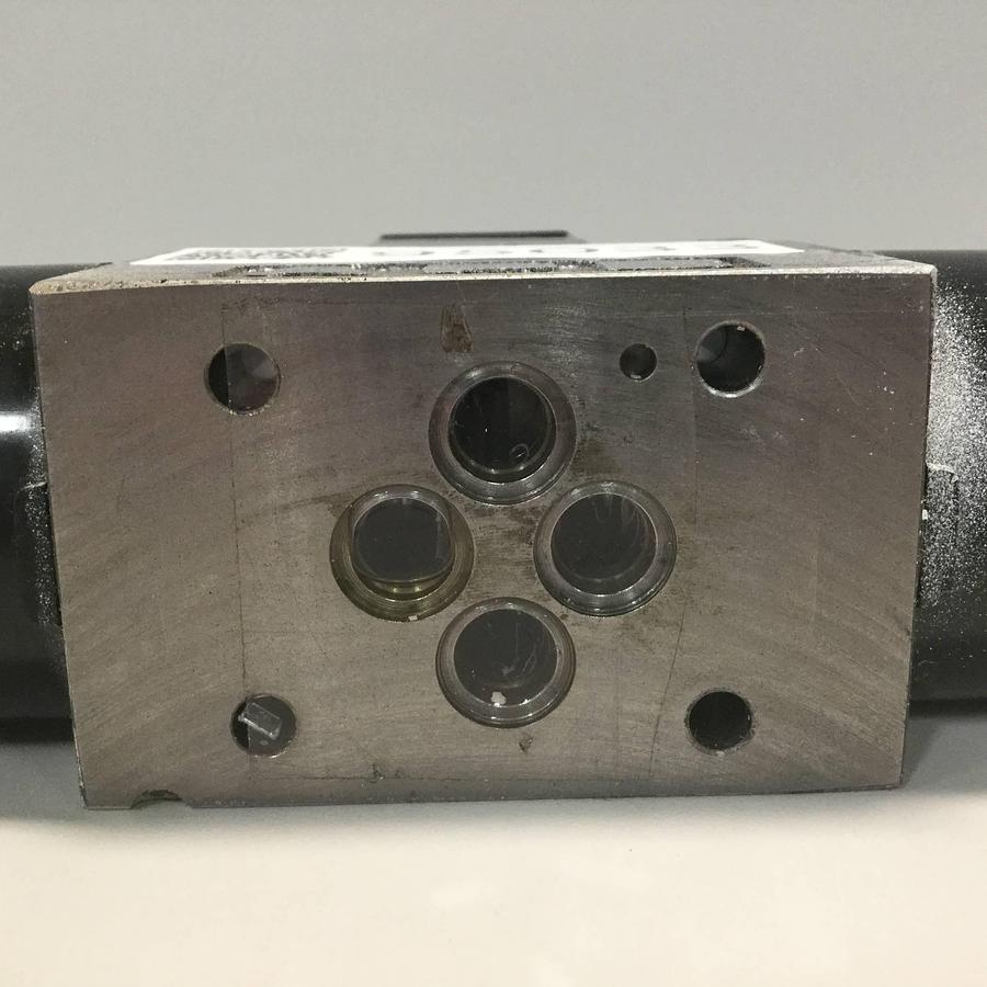 Used TOKIMEC Directional Control Valve DG4V-3-6C-M-P7-H-7-52 USED