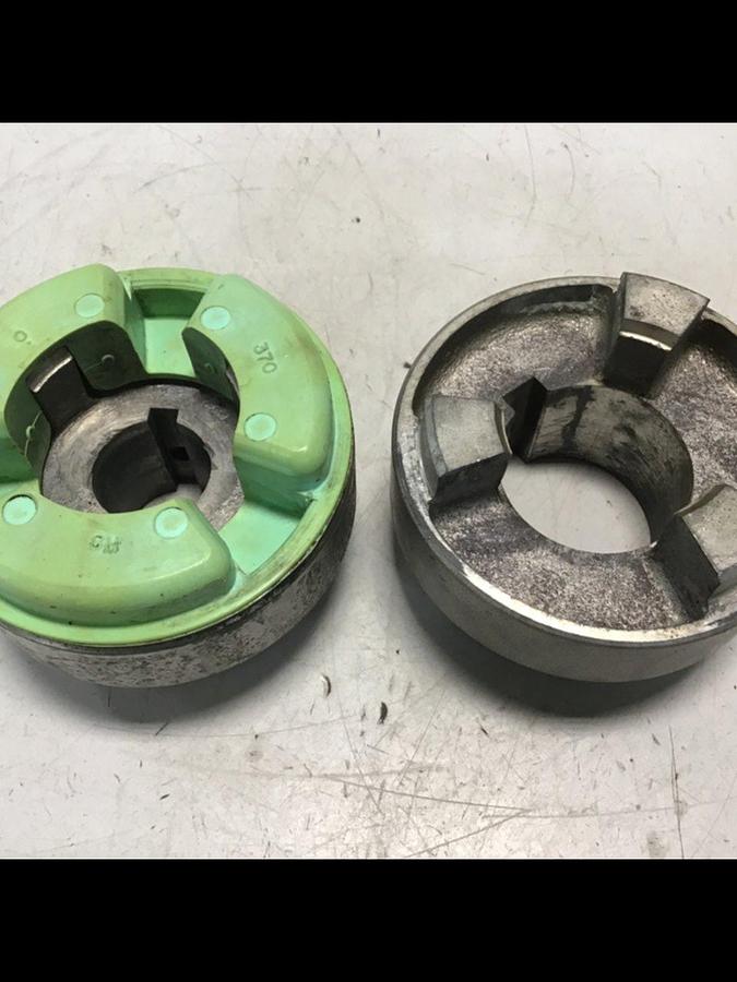 Used MAGNALOY COUPLINGS Coupling 300 LJ USED