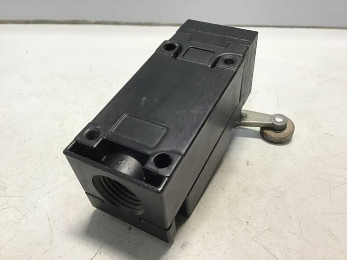 Used SQUARE D Limit Switch 9007-AEQ2699 Used