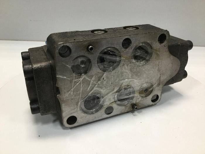 Used VICKERS Valve DG4V-3S-6C-M-FW-B5-60 #102966