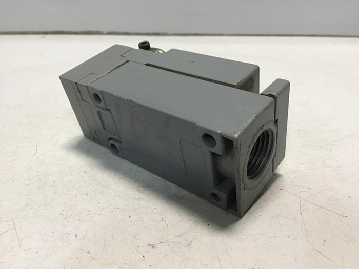 Used SQUARE D Limit Switch 9007-C54B #121686