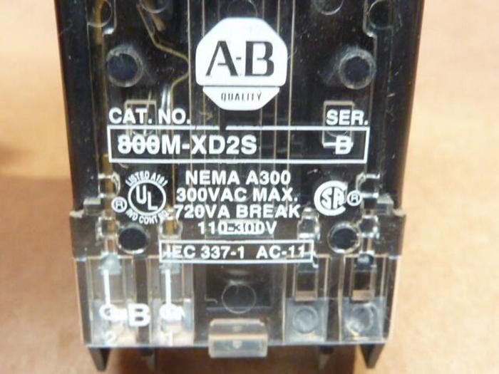 Used ALLEN BRADLEY Push Button 800MR-B6 RED #38145