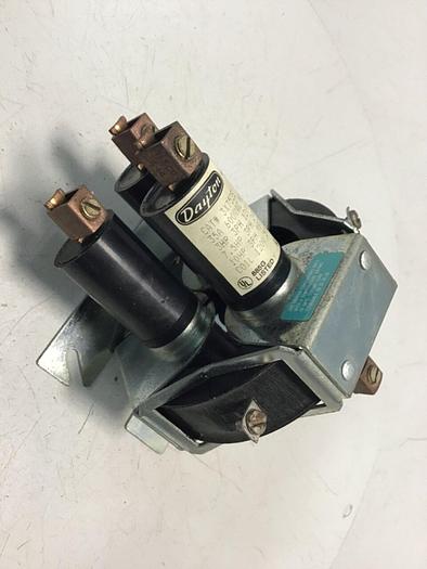 Used DAYTON Contactor Relay 3X752E #119073