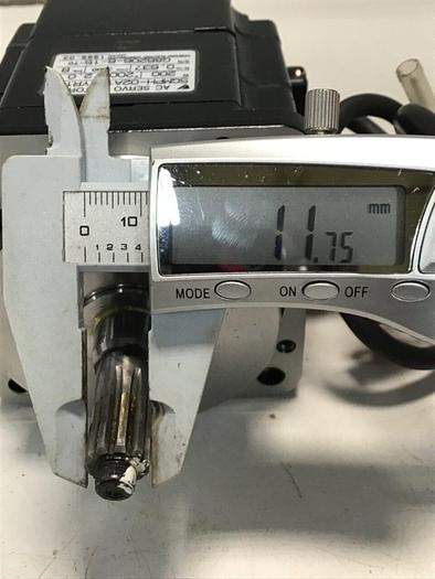 Used YASKAWA Servo Motor SGMPH-02A1A-YR11 #131363