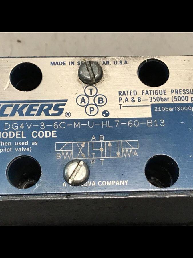 Used VICKERS Solenoid Directional Valve DG4V-3-6C-M-U-HL7-60-B13 USED