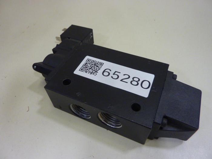 Used BOSTON GEAR Pneumatic Valve EK71FA00-KS6K32 #65280