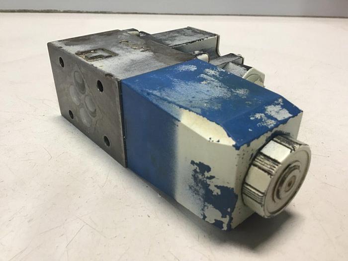 Used VICKERS Directional Control Valve DG4V32AMP7H7P2050 Used