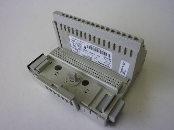 Used ALLEN BRADLEY I/O Module 1794-OB16 SER A #50503