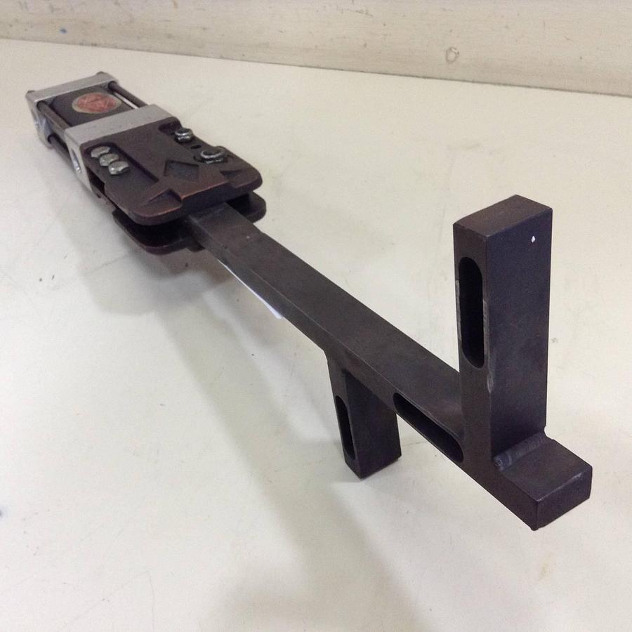 Used DESTACO Tongue Mount Clamp w/ Magnetic Ring 841-MR Used