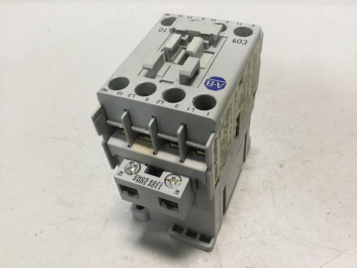 Used ALLEN BRADLEY Contactor 100-C09.10 SER A #104129