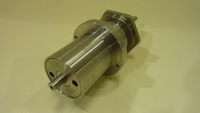 Used RIGAKU Rotary Feedthrough 10C-21013000 #42625