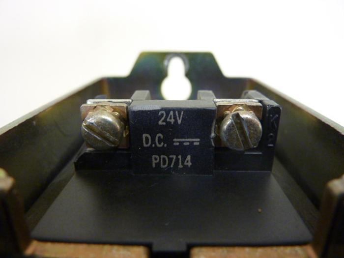 Used ALLEN BRADLEY DC Relay 700DC-P200Z24 SER A #45844