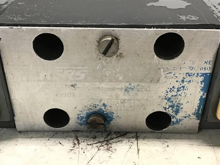 Used VICKERS Directional Valve DG4V-3-6C-M-U-HL7-60 Used