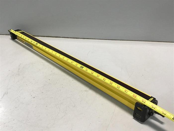 Used BANNER ENGINEERING Light Curtain Receiver SLSCR30-750Q8 USED