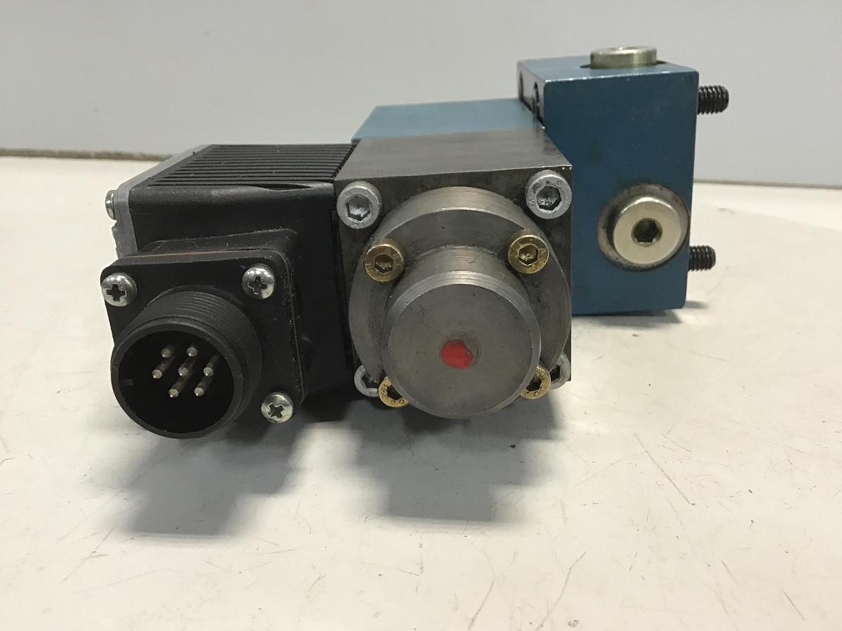 Used BOSCH 0 811 403 017 Valve Used #142021