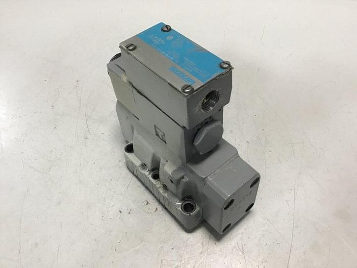 Used VICKERS Valve DG4V32ALMFWB660EN21 #138824