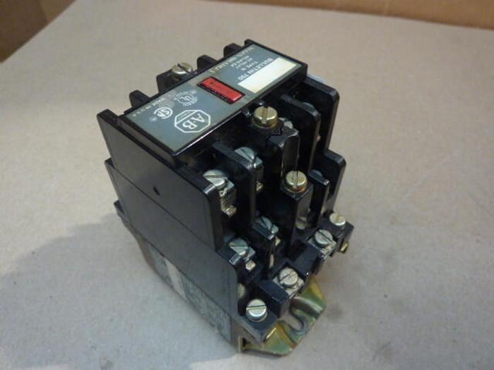 Used ALLEN BRADLEY AC Relay 700-N800A1 SER C #35935