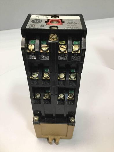Used ALLEN BRADLEY AC Relay 700-P1000A1 SER B #92931