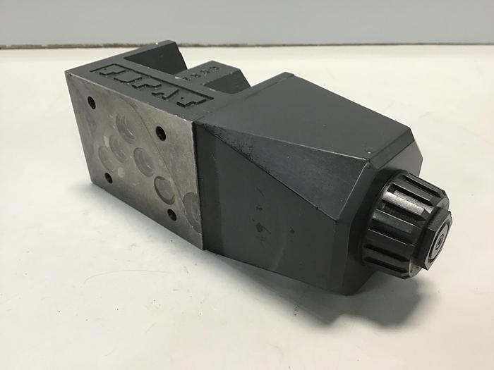 Used TOKIMEC Valve DG4V-5-0B-M-U7L-H-7-40 Used #145618