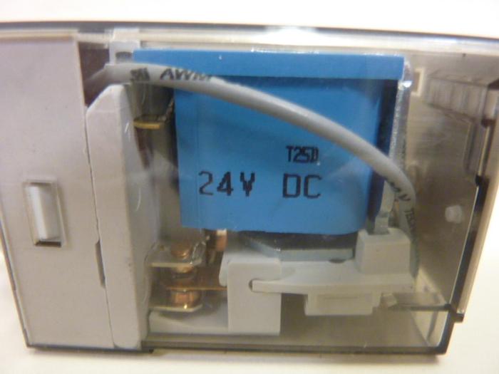 Used ALLEN BRADLEY Relay 700-HA33Z24 SER D #50472