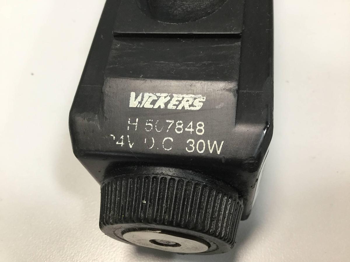 Used VICKERS Valve DG4V-3-2A-M-U-H7-60 Used