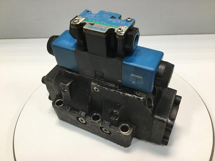 Used VICKERS Valve DG4V-3S-6C-M-FW-B5-60 #102966