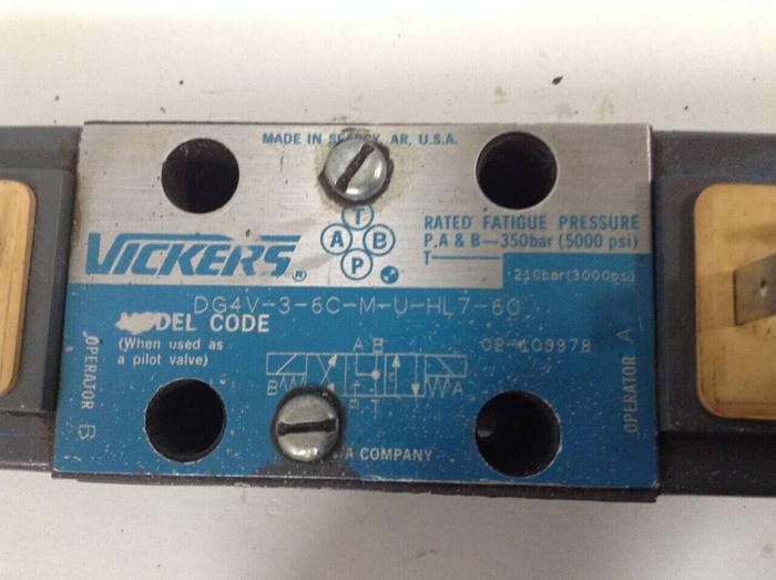 Used VICKERS Directional Valve DG4V-3-6C-M-U-HL7-60 Used