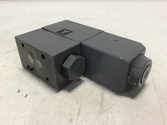 Used VICKERS Valve DG4V-3-2A-M-U-HL7-60 Used