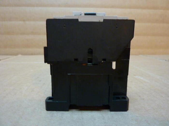 Used ALLEN BRADLEY Contactor 100-A09NJ3 SER B #26545