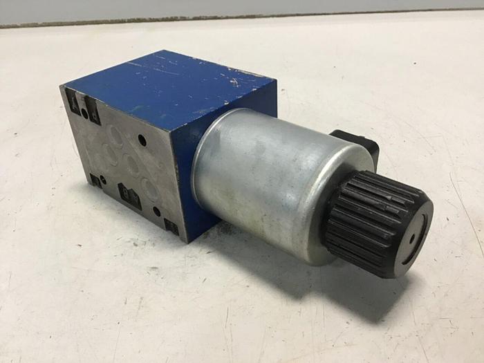Used BOSCH Hydraulic Valve 0 810 001 825 Used