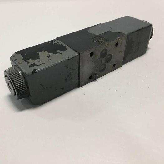 Used VICKERS Directional Valve DG4V-3-6C-M-U-HL7-60 Used