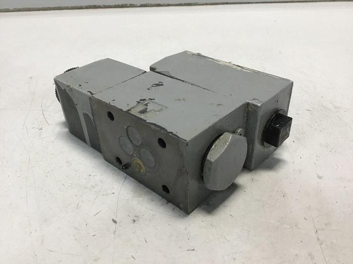 Used VICKERS Valve DG4V32ALMFWB660EN21 #138729