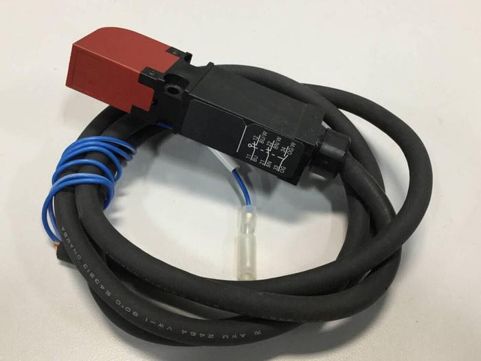 Used OMRON Door Switch D4GS-N3T-5 #103728