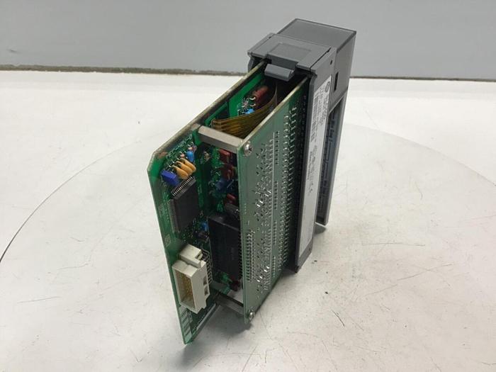 Used ALLEN BRADLEY Input Module 1746-IV32 SER C #122916