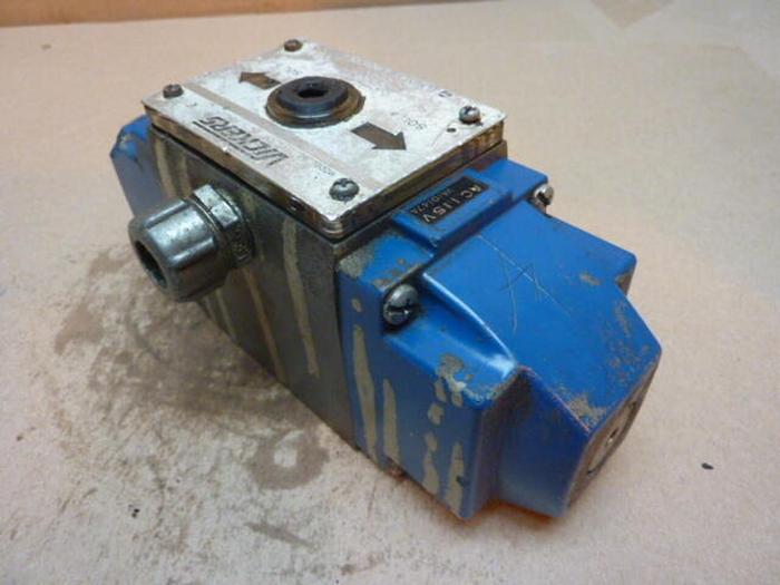 Used VICKERS Valve DG4S-5-3C-W-B-11 #35125