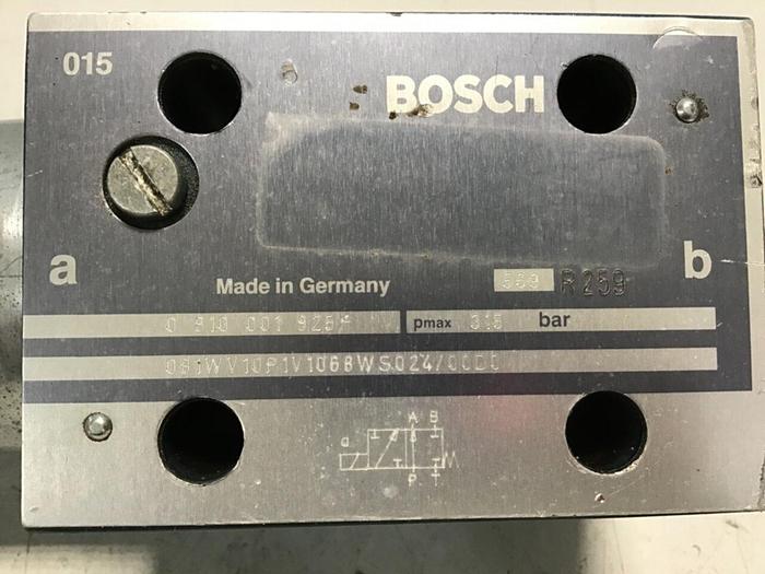 Used BOSCH Hydraulic Valve 0 810 001 825 #135640