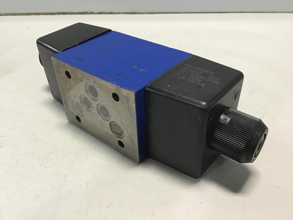 Used REXROTH 4WE10J33/CW110N9K4