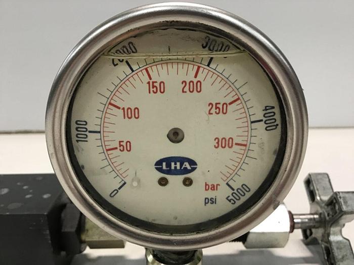 Used VICKERS Pressure Reducing Valve w/ gauge DGMX2-3-PP-CH-S-40 #135627