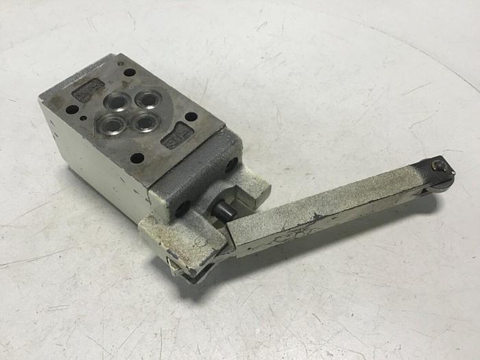 Used TOKIMEC VICKERS Valve DG20S-3-0A-L-11-S4 #142019