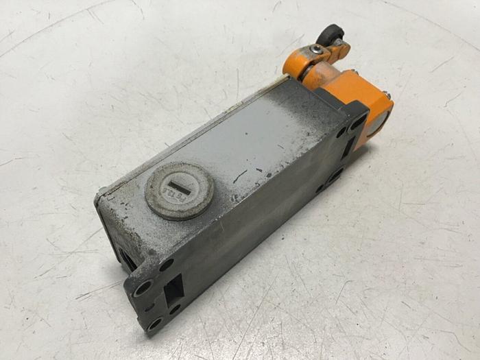 Used SIEMENS Limit Switch 3SE3 404-1G #121616