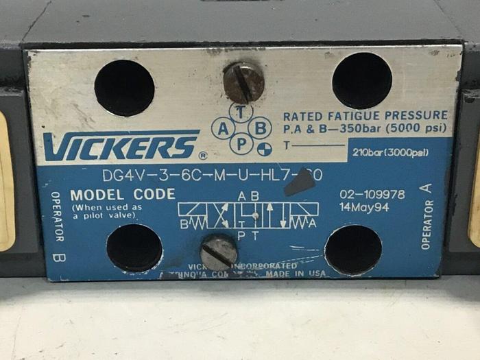 Used VICKERS Directional Valve DG4V-3-6C-M-U-HL7-60 Used