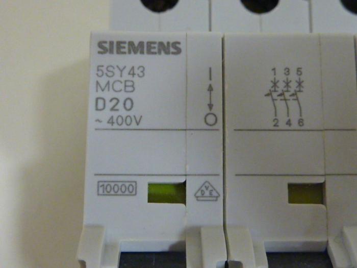 Used SIEMENS 20 Amp Circuit Breaker 5SY4320-8 #46942