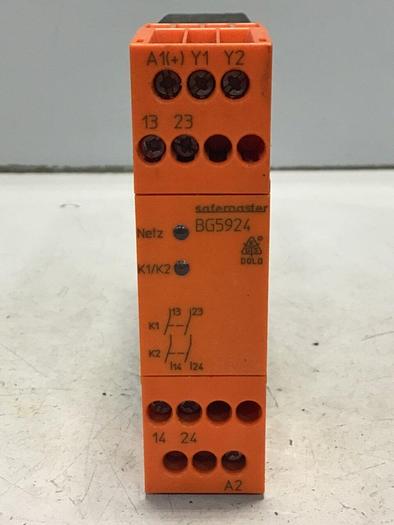 Used DOLD Safemaster Relay BG5924.02/61 #122549