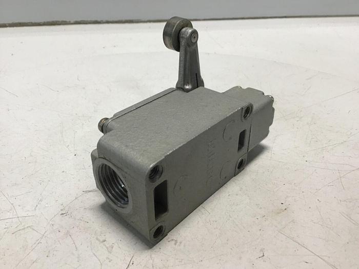 Used YAMATAKE Micro Limit Switch 1LS1-J #122154