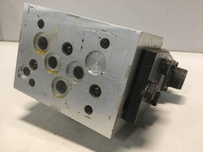 Used MOOG Servo Valve J631A064 Used