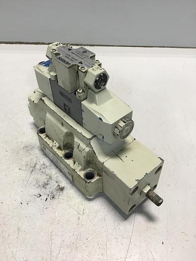 Used VICKERS DG5S-8-3C-7-T-P2-T-80-JA550-M Valve Used #139926