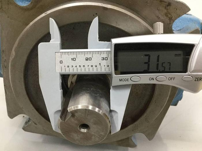 Used VICKERS Hydraulic Piston Pump PVE35QR122C21V1721 Used
