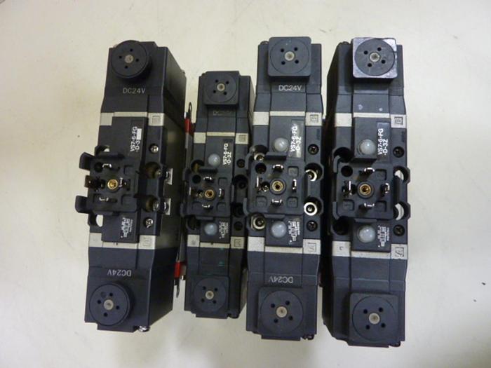 Used SMC Control Block w/ Valves VS7-6-FG-D-3Z #60103